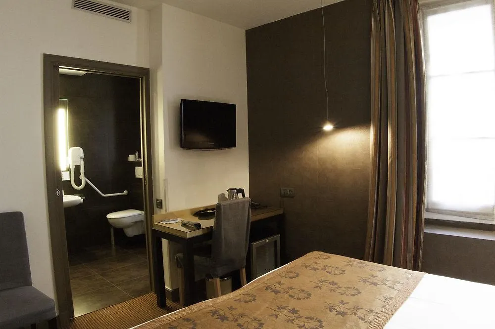 فندق Logis 15 Montparnasse 4*