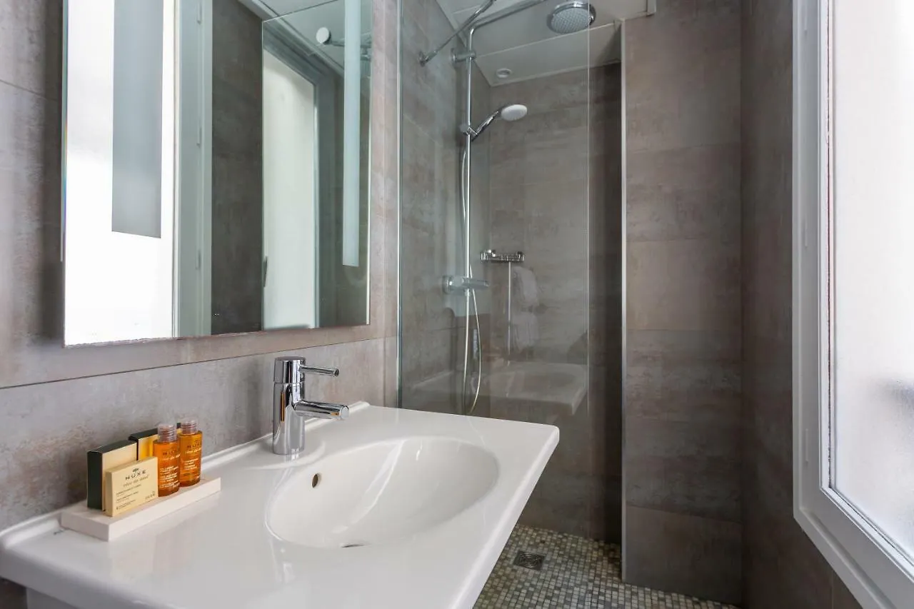 Logis 15 Montparnasse Hotel 4*