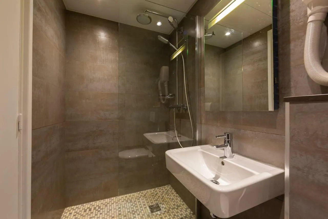 Logis 15 Montparnasse 4*